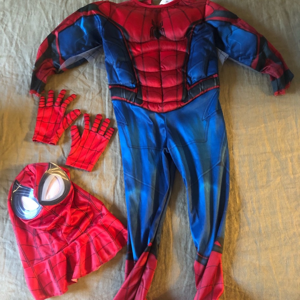 Kids Spider-Man costume. Gloves and mask included.